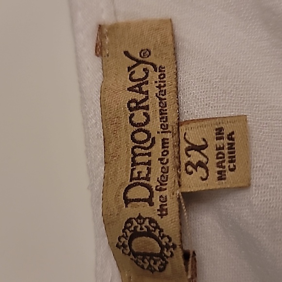 Democracy Sleeveless White Lacy Top - Picture 8 of 10